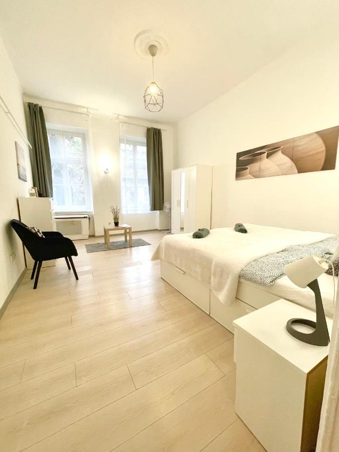 White Apartment Near The Famous New York Cafe Βουδαπέστη Εξωτερικό φωτογραφία