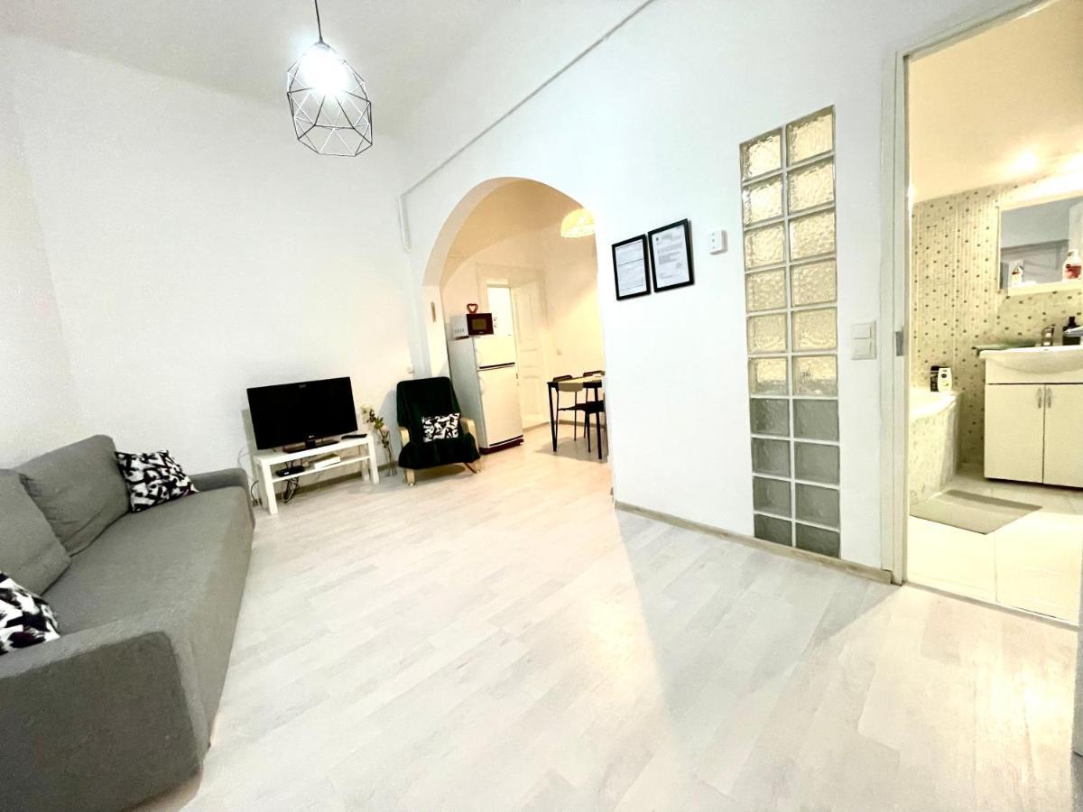 White Apartment Near The Famous New York Cafe Βουδαπέστη Εξωτερικό φωτογραφία