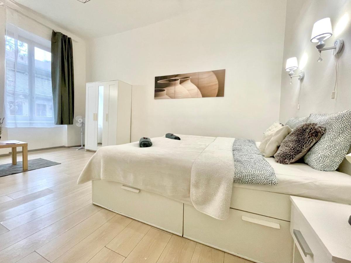 White Apartment Near The Famous New York Cafe Βουδαπέστη Εξωτερικό φωτογραφία